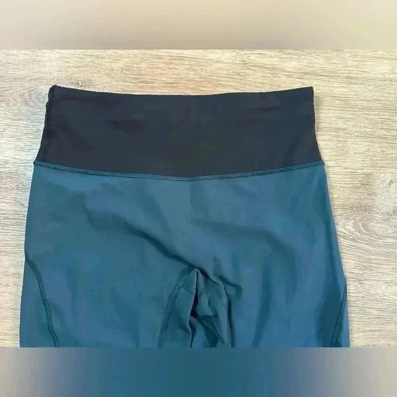 Lululemon Run The Day 7/8 Tight (25") Size 6 
Submarine /  Black - Picture 8 of 13